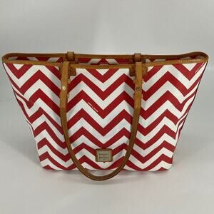 DOONEY & BOURKE RED, WHITE CHEVERON WOMENS SHOULDER BAG TOTE
